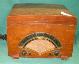 VTG. ZENITH AM RADIO/RECORD PLAYER - LOCAL PICKUP ONLY