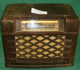 VTG. SILVERTONE PLASTIC MANTEL RADIO