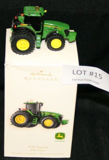 HALLMARK KEEPSAKE 7930 JOHN DEERE TRACTOR ORNAMENT W/BOX