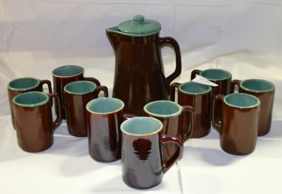 UNMARKED STONEWARE LIDDED PITCHER W/10 MUGS