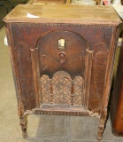 VINTAGE FLOOR CABINET RADIO - LOCAL PICKUP ONLY