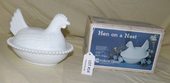 VTG. INDIANA GLASS CO. HEN ON A NEST MILK GLASS DISH W/BOX