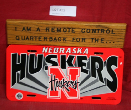 NEBRASKA HUSKERS DECORATIVE WALL HANGING