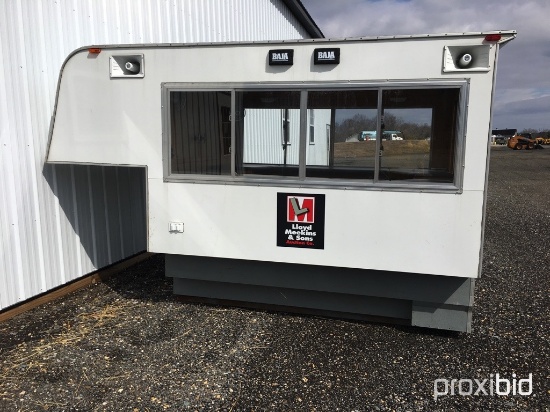 Auctioneer Topper,