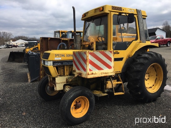 Case International 695 Tractor,