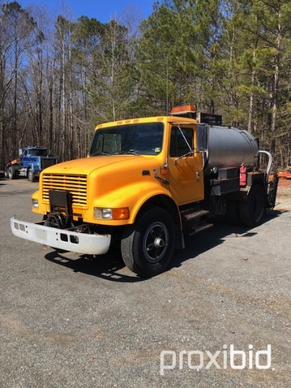 1995 International 4700 S/A Tar Distributor,
