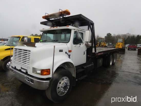 2000 International 4900 T/A Rollback