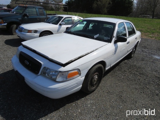 2004 Ford Crown Victoria,