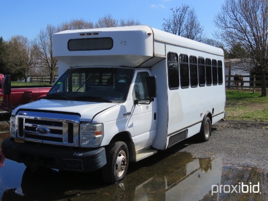 2009 Ford E450 Super Duty Bus,