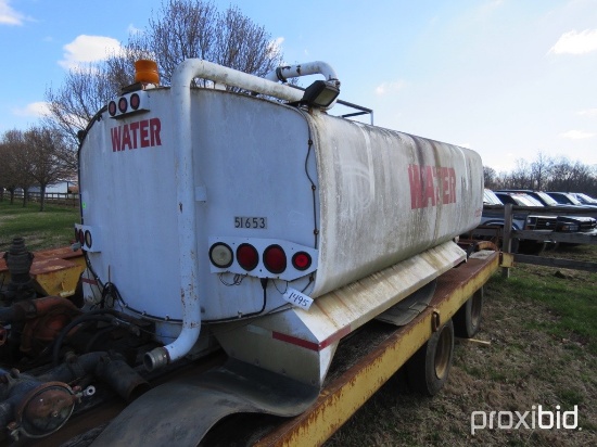 2,500 Gallon Water Tank & Spray Nozzles