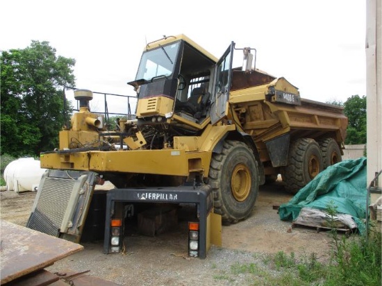 2001 Cat D400E II Articulated Dump Truck,