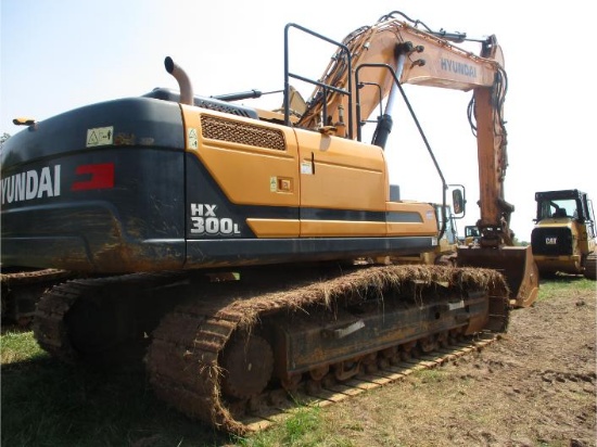 2018 Hyundai HX300L Tracked Excavator,