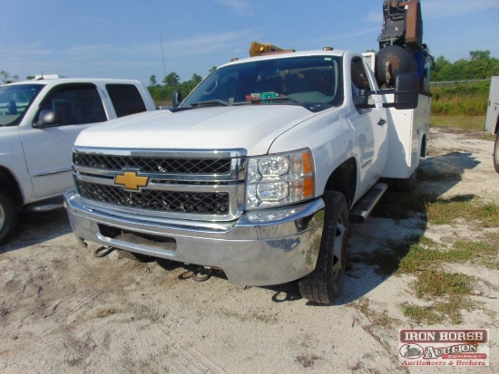 2013 Chevrolet 3500 HD Service Truck - TRUCK HAS A CHASSIS PROBLEM