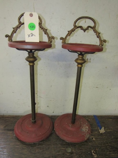 2 ashtray stands