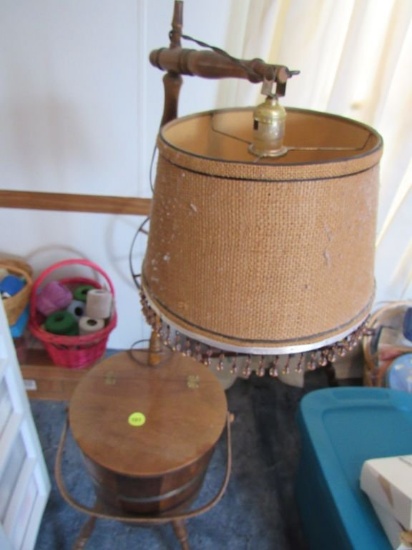 Early American style lamp