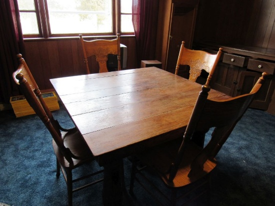 Table/ Chairs