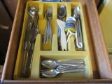 Contents of 4 Kitchen Drawers