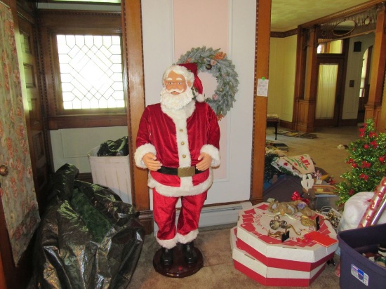 Large Santa & Christmas Décor