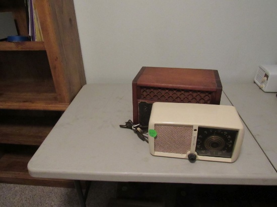 2 Tabletop Radios