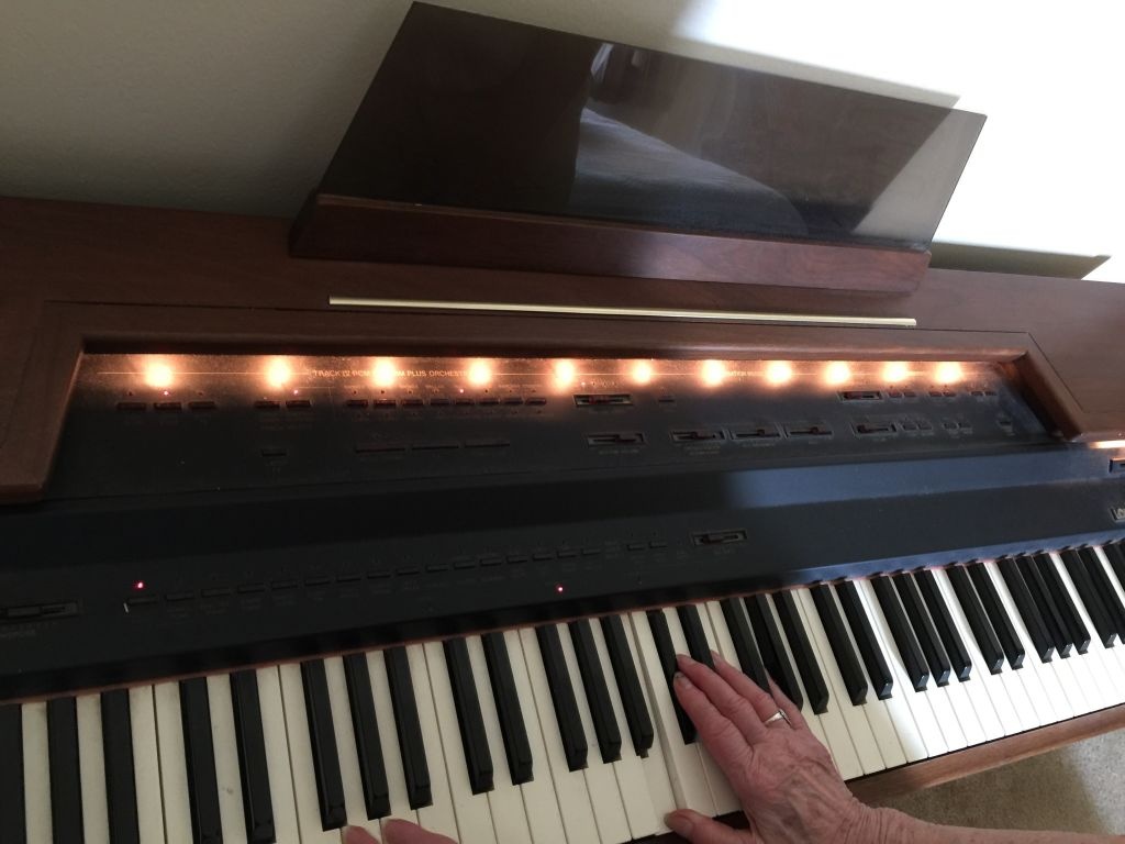 lowrey digital piano mdp100