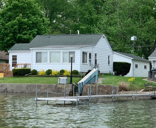 Home on Hamilton Lake, Indiana ~ No Reserve!