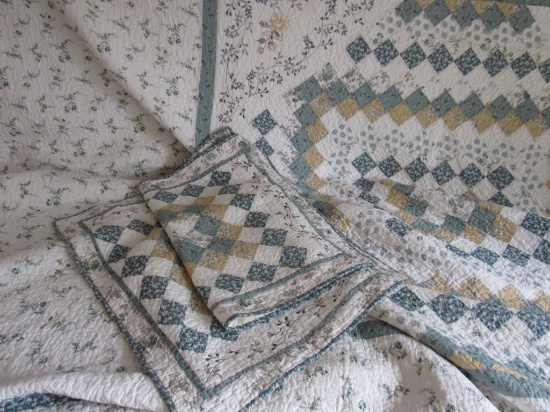 Queen size quilt with shams