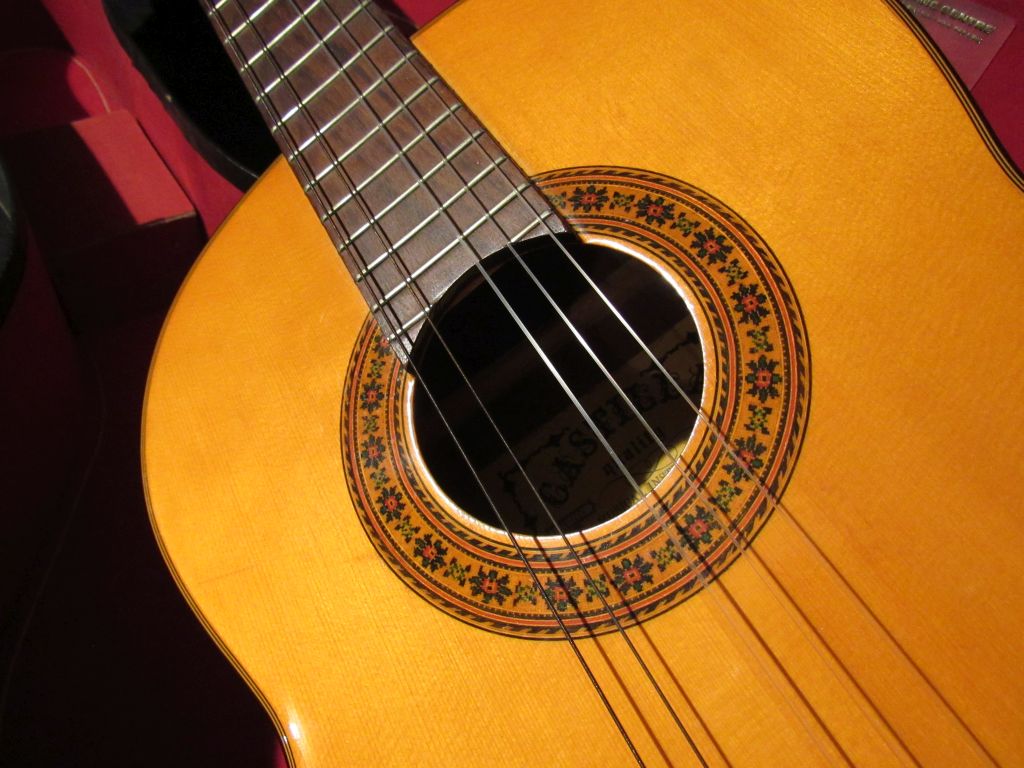 Castilla classical guitar outlet