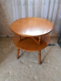 Round accent table