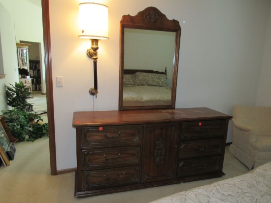 Dresser/mirror