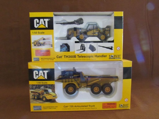 2 pc Cat collectables