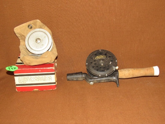 2 pc fishing reel lot