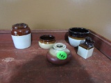 Assorted small pottery