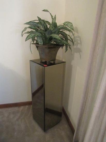 Glass display stand and more