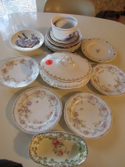 Assorted china pieces