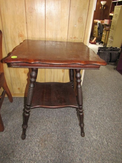 Spindle leg table