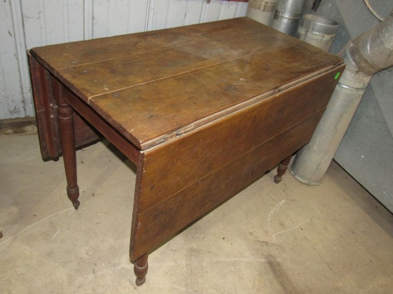 Drop leaf table