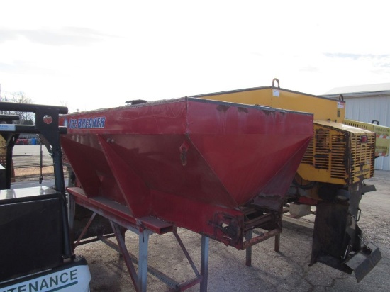 2005 Western 8' V box salt spreader