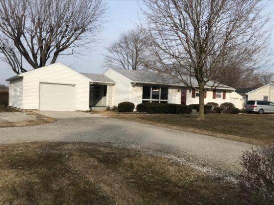 1221 N. Lima Road, Kendallville, Indiana - Home at No Reserve Auction!