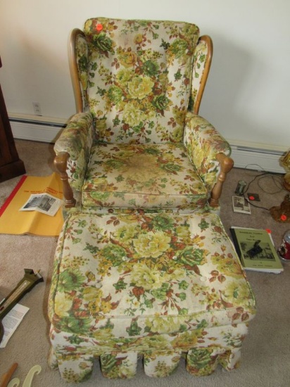 Sitting chair with ottoman