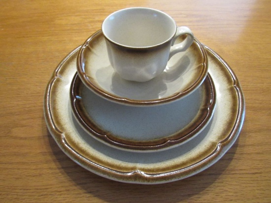 Set of dinnerware
