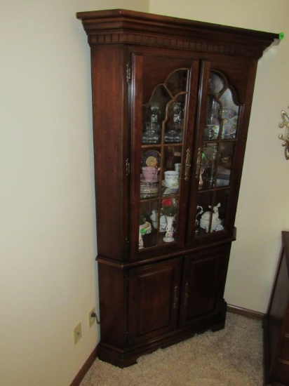 Corner display cabinet