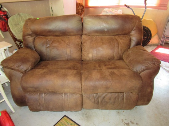 Reclining loveseat