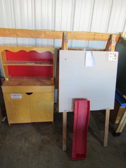 Child cupboard and art easel