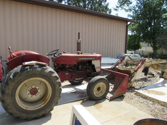 International 424 Tractor