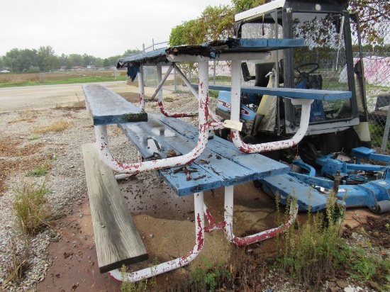 2 picnic tables