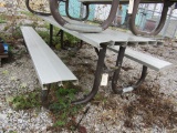 Picnic table