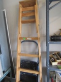 Step ladder and step stool