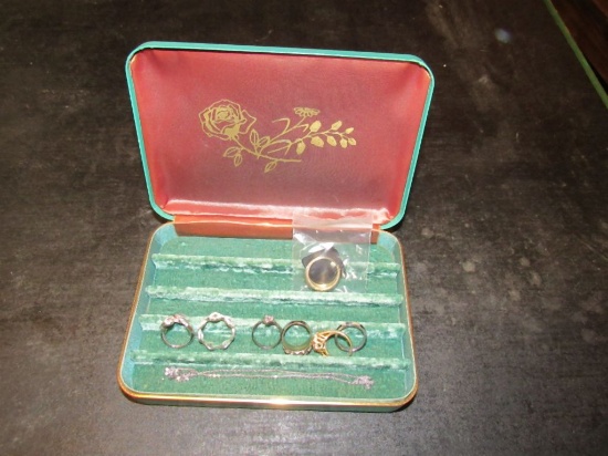 Jewelry box with rings