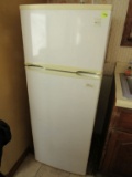 Apartment sized refrigerator