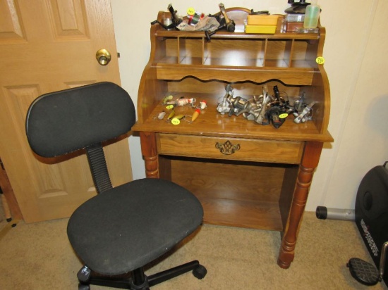 Keyhole desk and chair